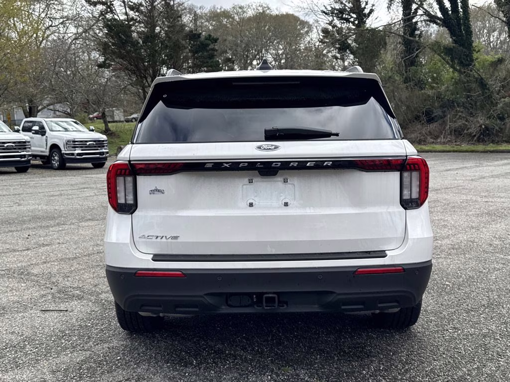 2026 Star White Metallic Tri-Coat Ford Explorer Active RWD SUV