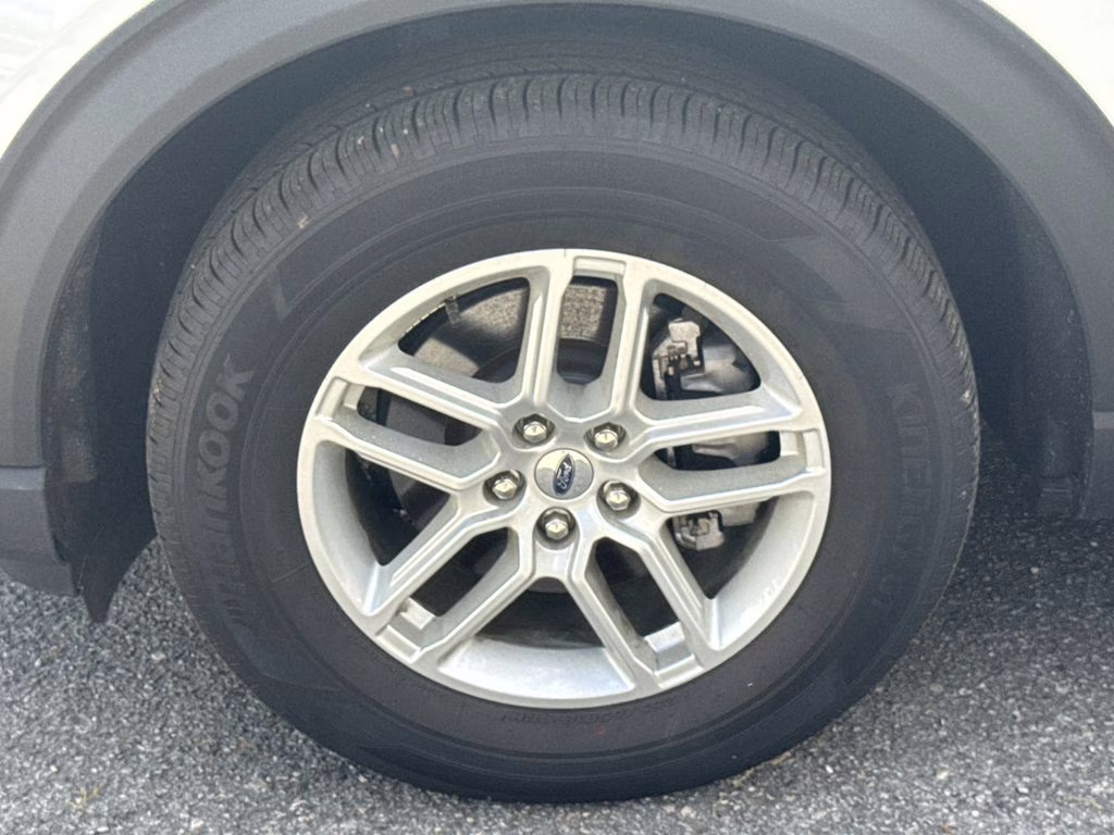 2026 Star White Metallic Tri-Coat Ford Explorer Active RWD SUV