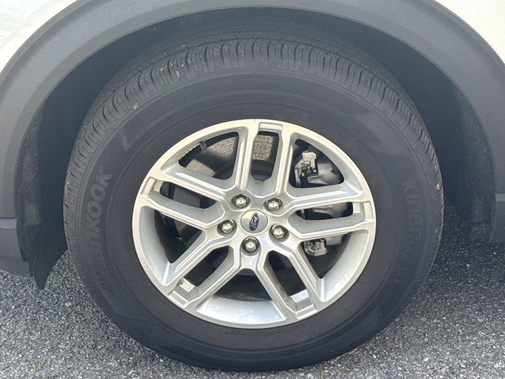 2026 Star White Metallic Tri-Coat Ford Explorer Active RWD SUV