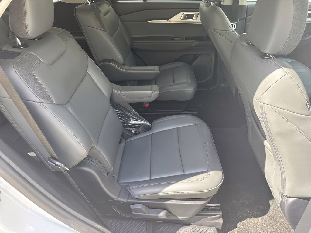 2026 Star White Metallic Tri-Coat Ford Explorer Active RWD SUV