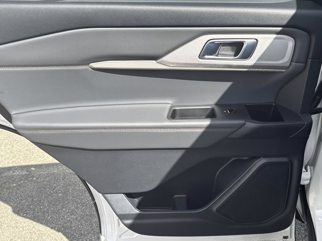 2026 Star White Metallic Tri-Coat Ford Explorer Active RWD SUV