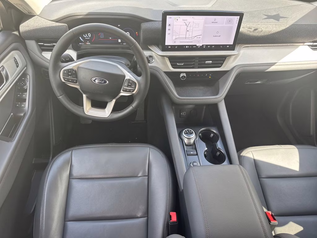 2026 Star White Metallic Tri-Coat Ford Explorer Active RWD SUV