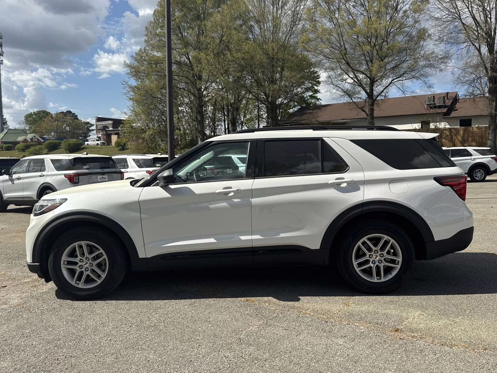 2026 Star White Metallic Tri-Coat Ford Explorer Active RWD SUV