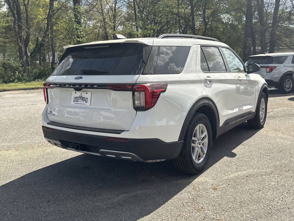 2026 Star White Metallic Tri-Coat Ford Explorer Active RWD SUV