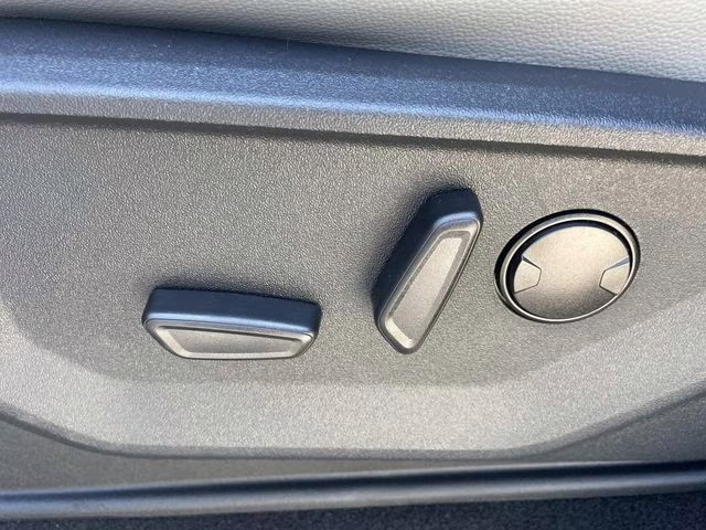 2025 Black Metallic Ford F-150 Lightning Flash AWD Truck