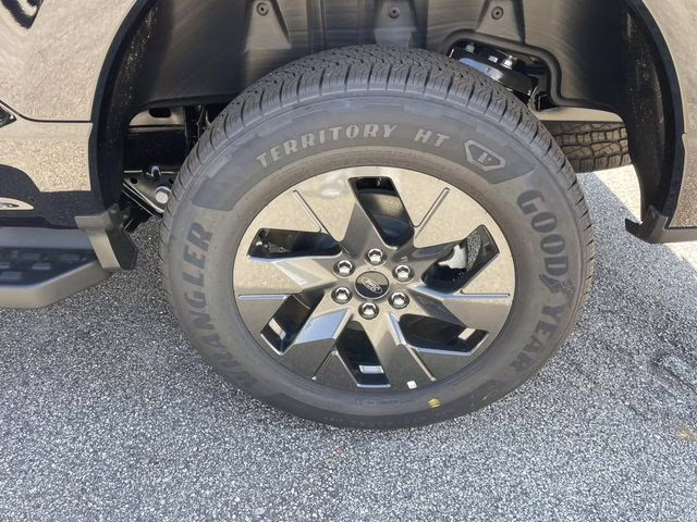 2025 Black Metallic Ford F-150 Lightning Flash AWD Truck