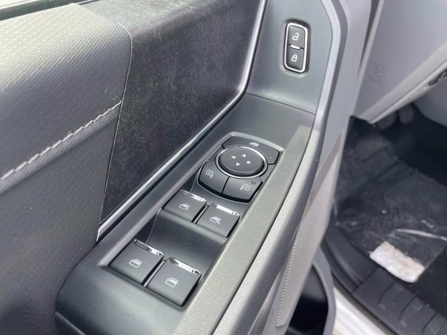 2025 Oxford White Ford F-150 Lightning Flash AWD Truck