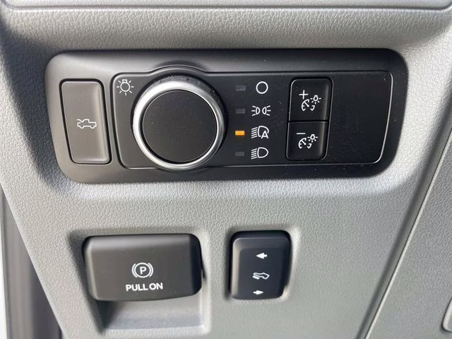 2025 Oxford White Ford F-150 Lightning Flash AWD Truck