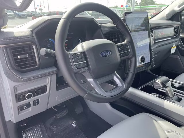 2025 Oxford White Ford F-150 Lightning Flash AWD Truck