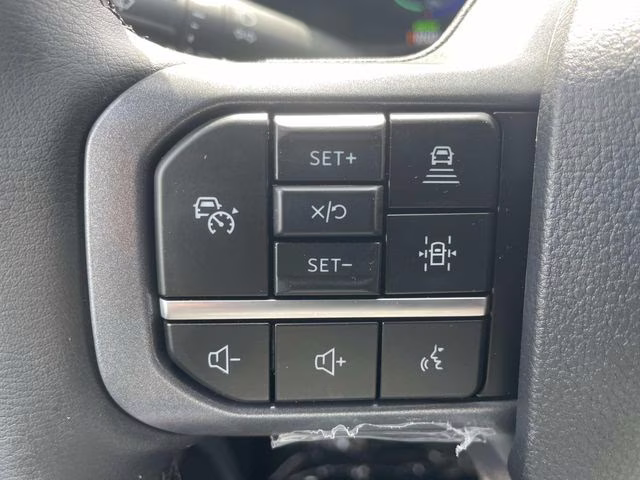 2025 Oxford White Ford F-150 Lightning Flash AWD Truck