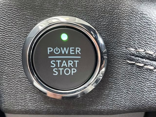 2025 Oxford White Ford F-150 Lightning Flash AWD Truck