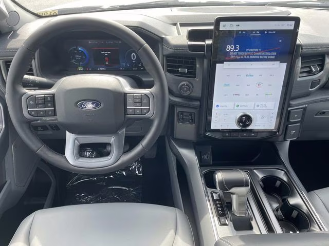 2025 Oxford White Ford F-150 Lightning Flash AWD Truck