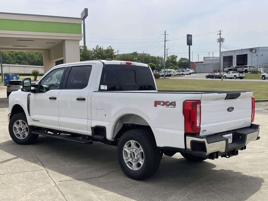 2026 Oxford White Ford Super Duty F-250 SRW XLT 4X4 Truck
