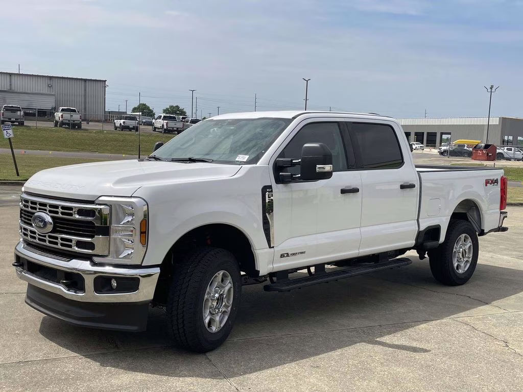 2026 Oxford White Ford Super Duty F-250 SRW XLT 4X4 Truck