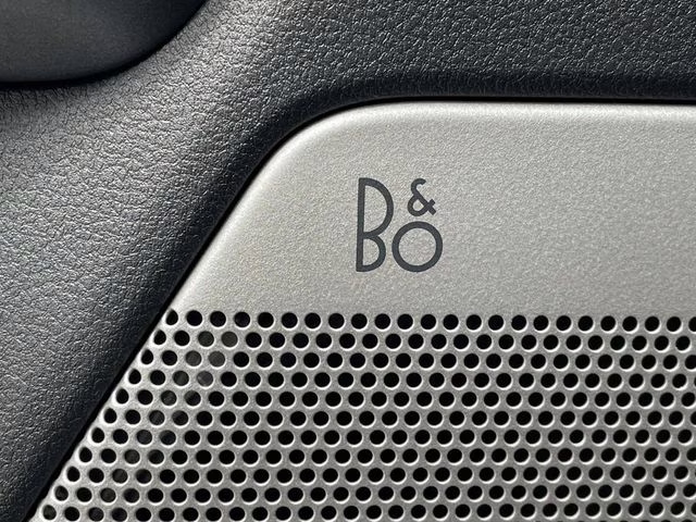 2025 Oxford White Ford Super Duty F-250 SRW Lariat 4X4 Truck