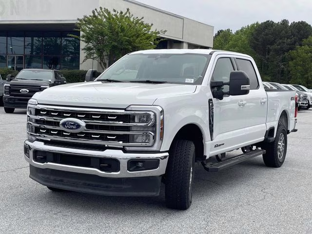 2025 Oxford White Ford Super Duty F-250 SRW Lariat 4X4 Truck