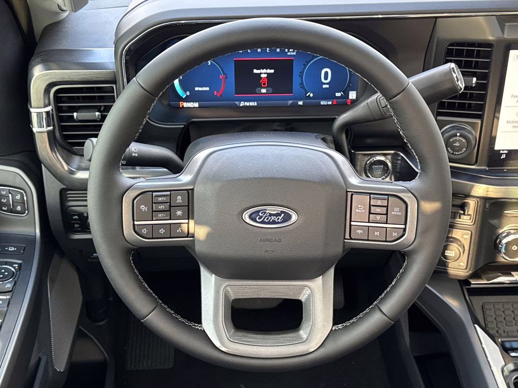 2025 Oxford White Ford Super Duty F-250 SRW Lariat 4X4 Truck