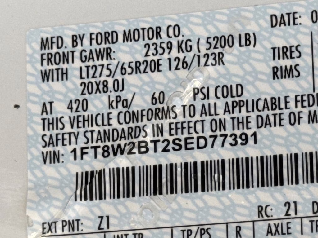 2025 Oxford White Ford Super Duty F-250 SRW Lariat 4X4 Truck