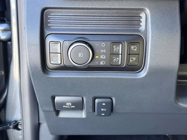 2026 Gray Metallic Ford Super Duty F-350 SRW Lariat 4X4 Truck