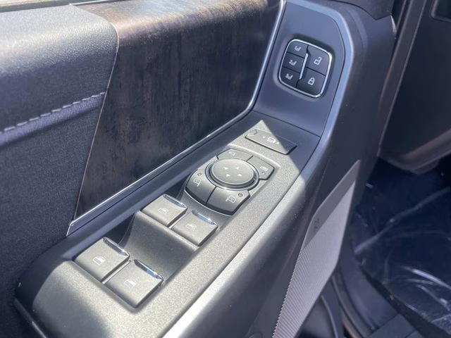 2025 Black Metallic Ford Super Duty F-350 SRW Lariat 4X4 Truck