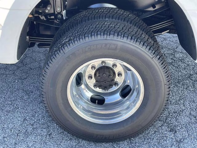 2026 White Metallic Ford Super Duty F-350 DRW Platinum 4X4 Truck