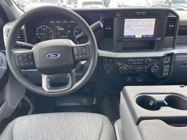 2026 Oxford White Ford Super Duty F-450 DRW XL 4X4 Truck