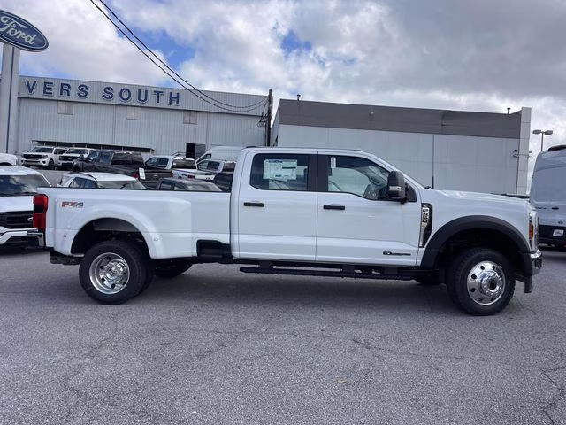 2026 Oxford White Ford Super Duty F-450 DRW XL 4X4 Truck