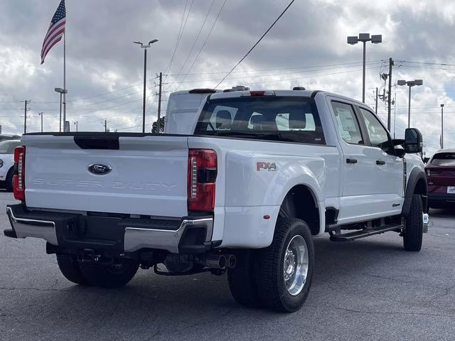 2026 Oxford White Ford Super Duty F-450 DRW XL 4X4 Truck