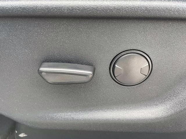 2025 Oxford White Ford F-150 XL 4X4 Truck