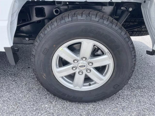 2025 Oxford White Ford F-150 XL 4X4 Truck