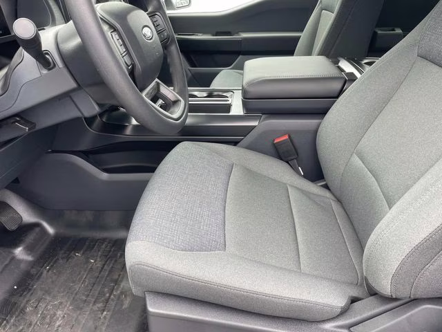 2025 Oxford White Ford F-150 XL 4X4 Truck