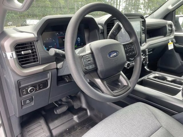 2025 Oxford White Ford F-150 XL 4X4 Truck