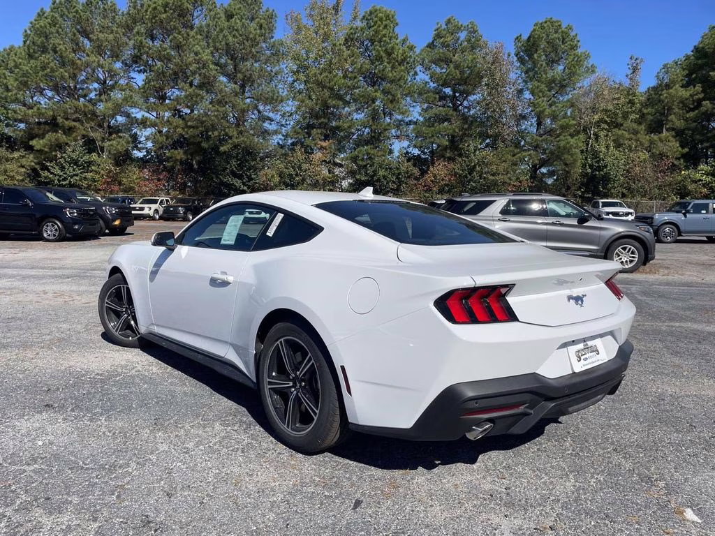 2025 Oxford White Ford Mustang EcoBoost RWD Coupe
