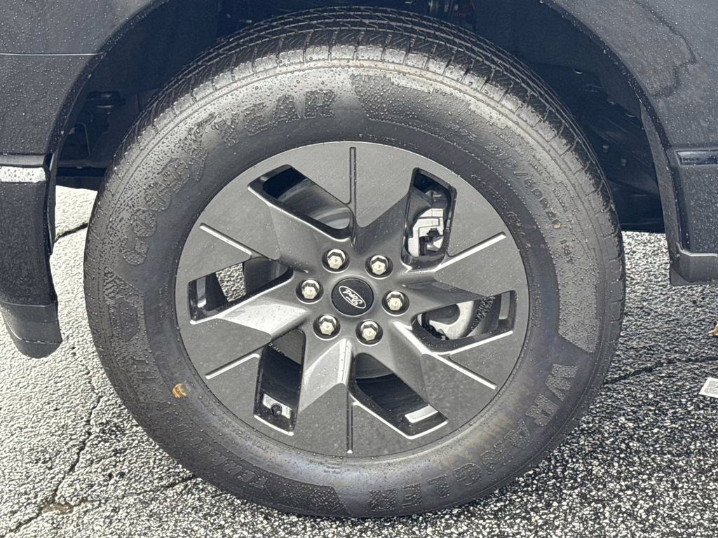 2025 Black Metallic Ford F-150 Lightning Flash AWD Truck