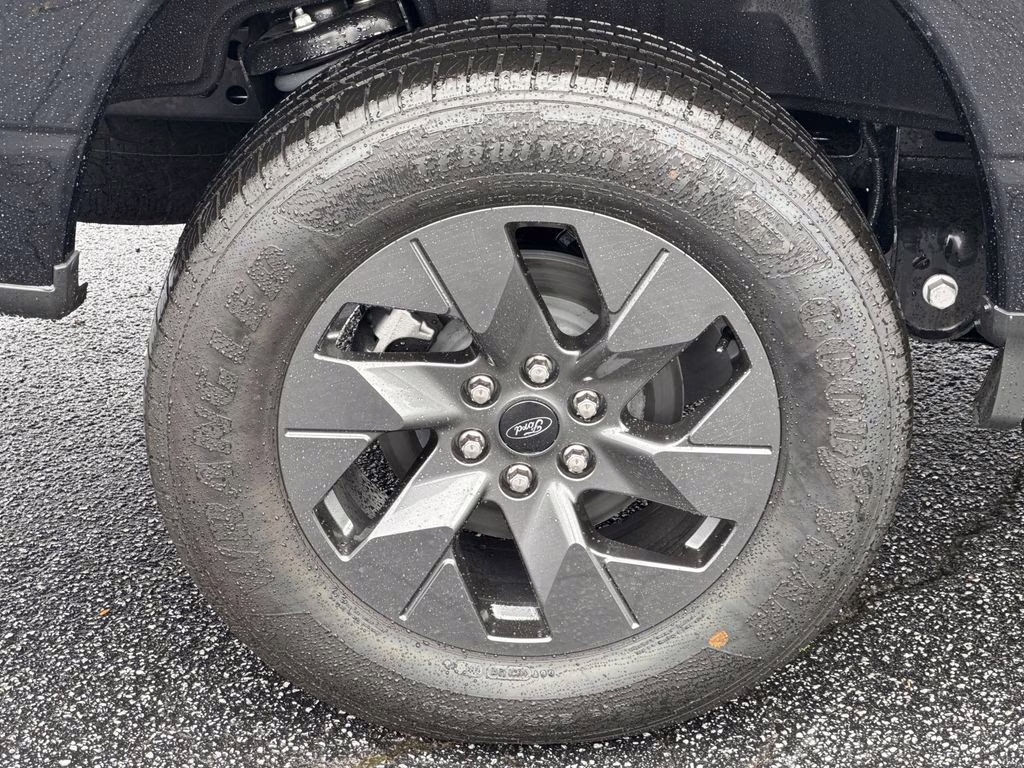 2025 Black Metallic Ford F-150 Lightning Flash AWD Truck