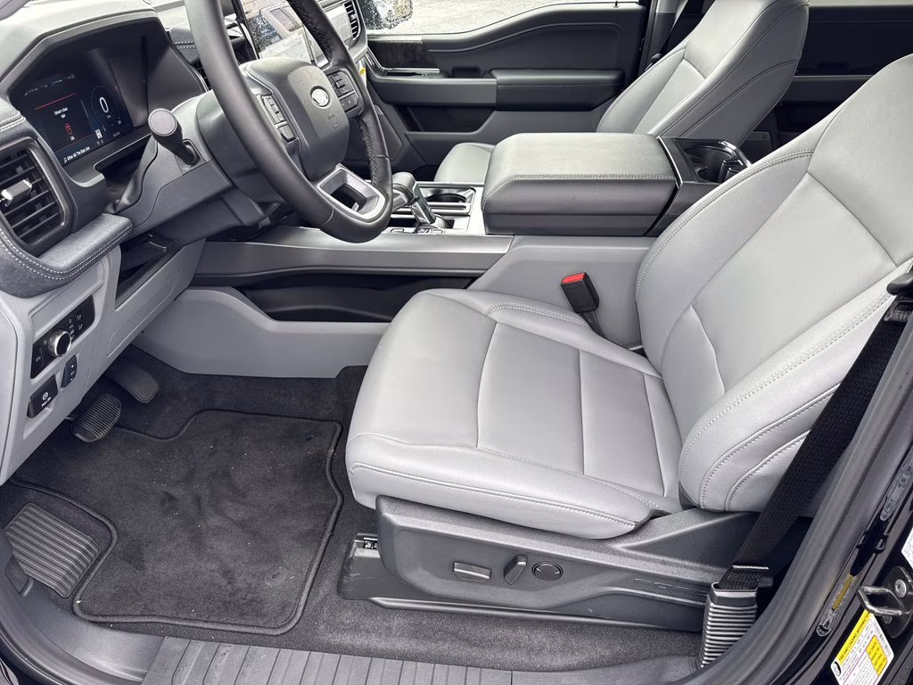 2025 Black Metallic Ford F-150 Lightning Flash AWD Truck