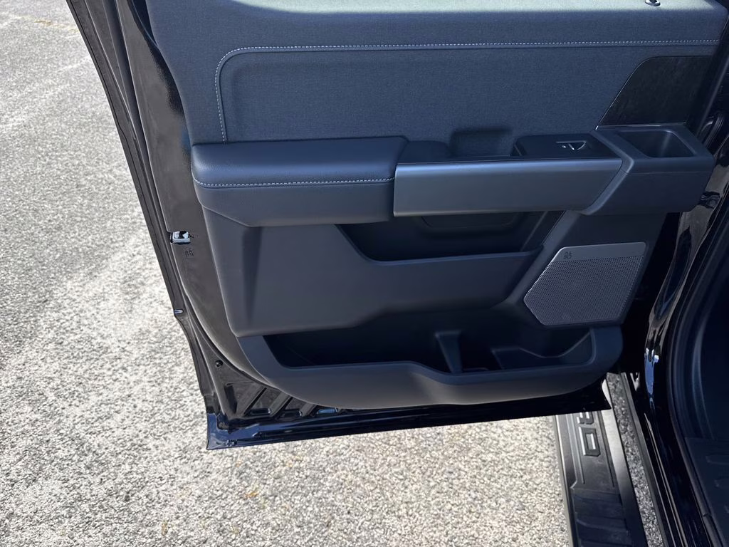 2026 Black Metallic Ford Super Duty F-250 SRW Lariat 4X4 Truck