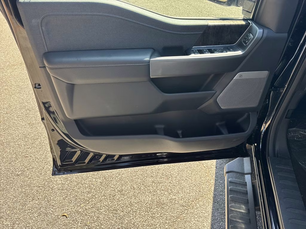 2026 Black Metallic Ford Super Duty F-350 SRW Lariat 4X4 Truck