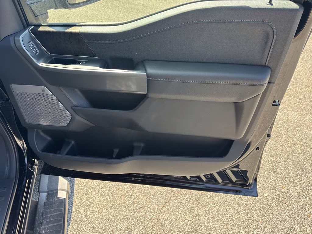 2026 Black Metallic Ford Super Duty F-350 SRW Lariat 4X4 Truck