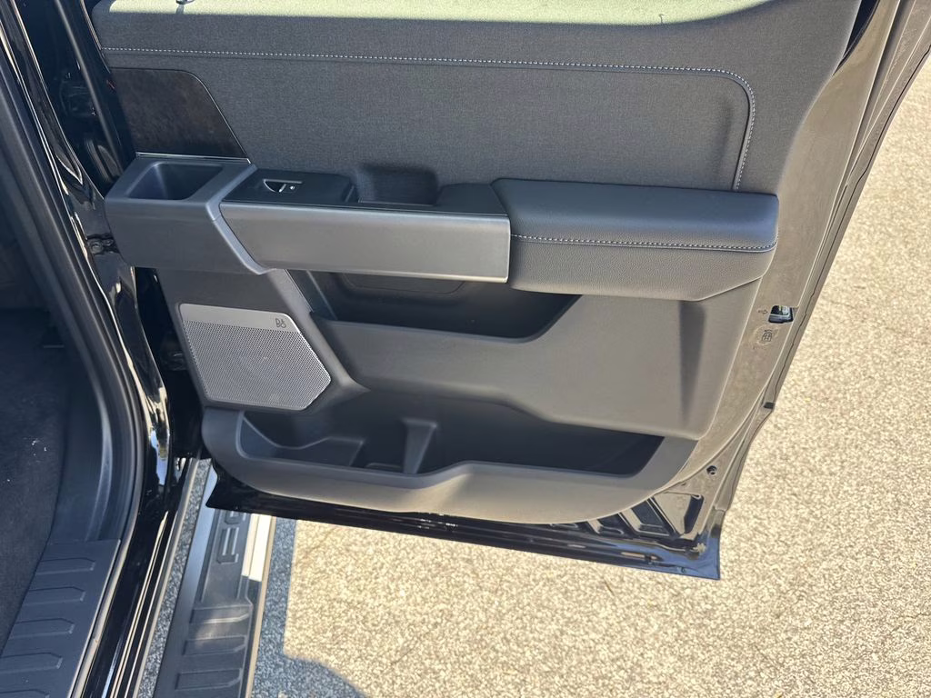 2026 Black Metallic Ford Super Duty F-350 SRW Lariat 4X4 Truck