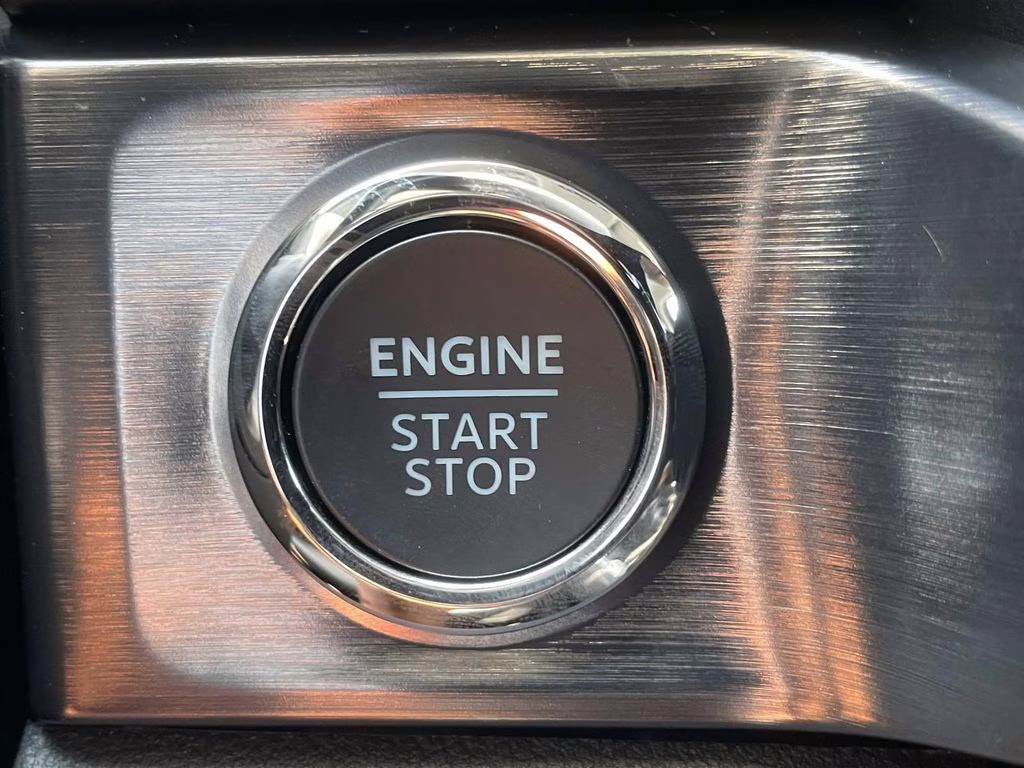 2025 Black Metallic Ford Super Duty F-350 SRW Lariat 4X4 Truck