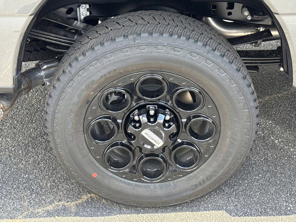 2026 Gray Metallic Ford Super Duty F-350 SRW Lariat 4X4 Truck