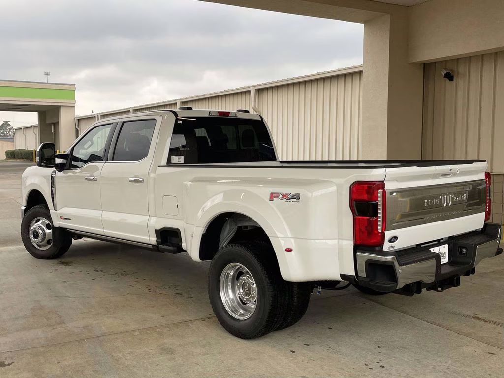 2026 Star White Metallic Tri-Coat Ford Super Duty F-350 DRW King Ranch 4X4 Truck
