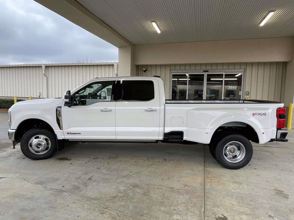 2026 Star White Metallic Tri-Coat Ford Super Duty F-350 DRW King Ranch 4X4 Truck