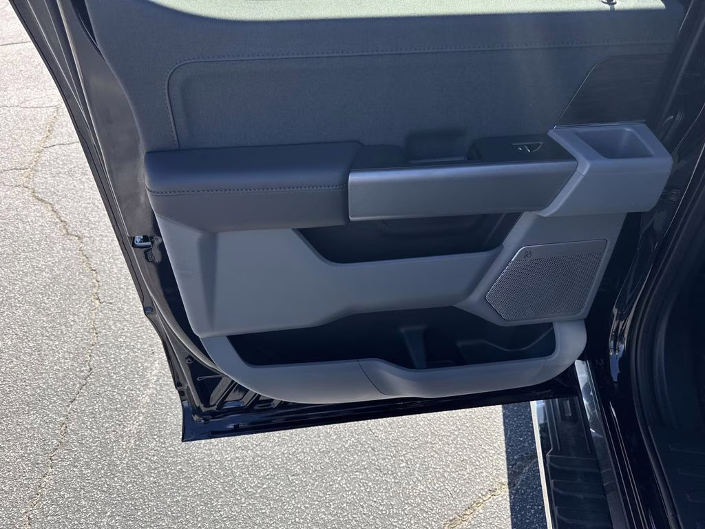 2025 Black Metallic Ford F-150 Lariat 4X4 Truck