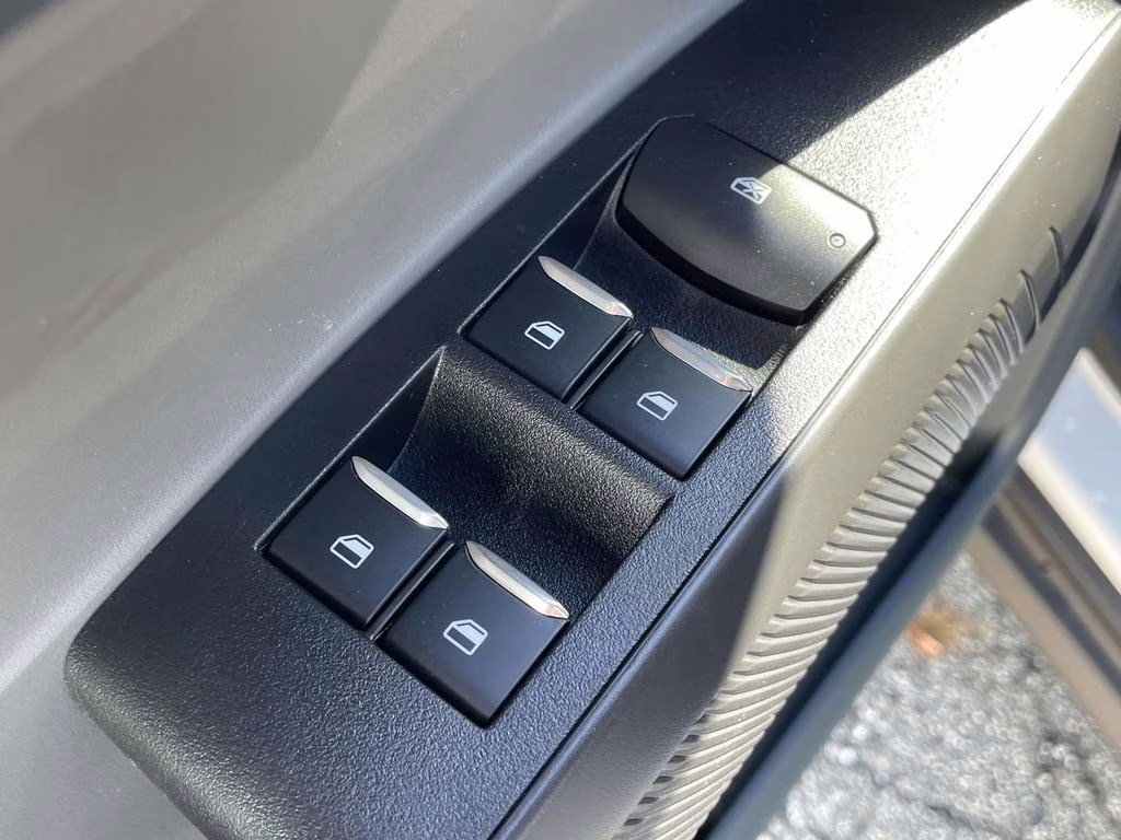 2025 Oxford White Ford Maverick XL FWD Truck