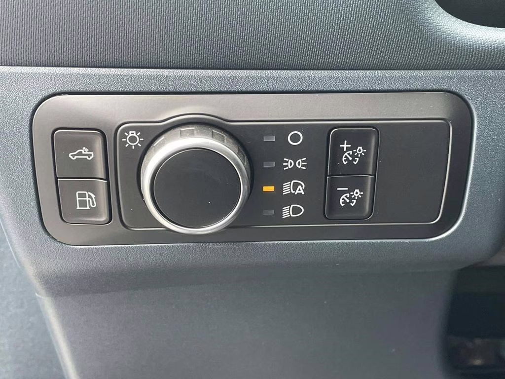 2025 Oxford White Ford Maverick XL FWD Truck