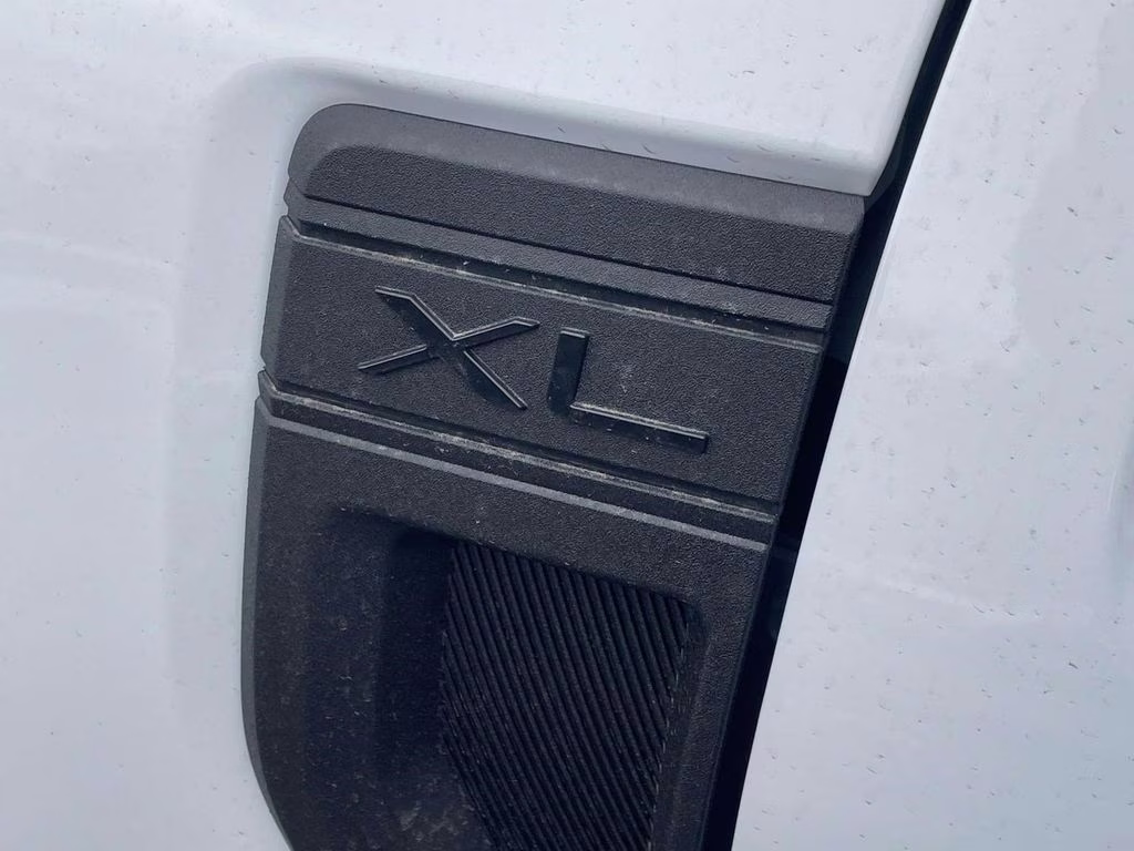 2025 Oxford White Ford Maverick XL FWD Truck