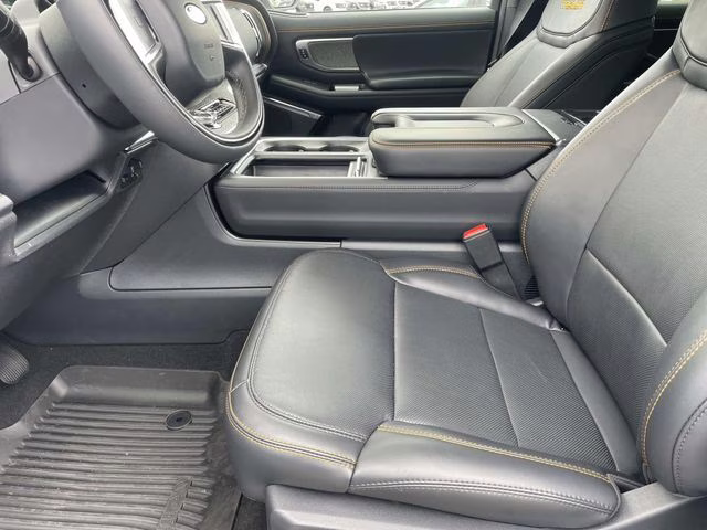 2025 Oxford White Ford Expedition Tremor 4X4 SUV