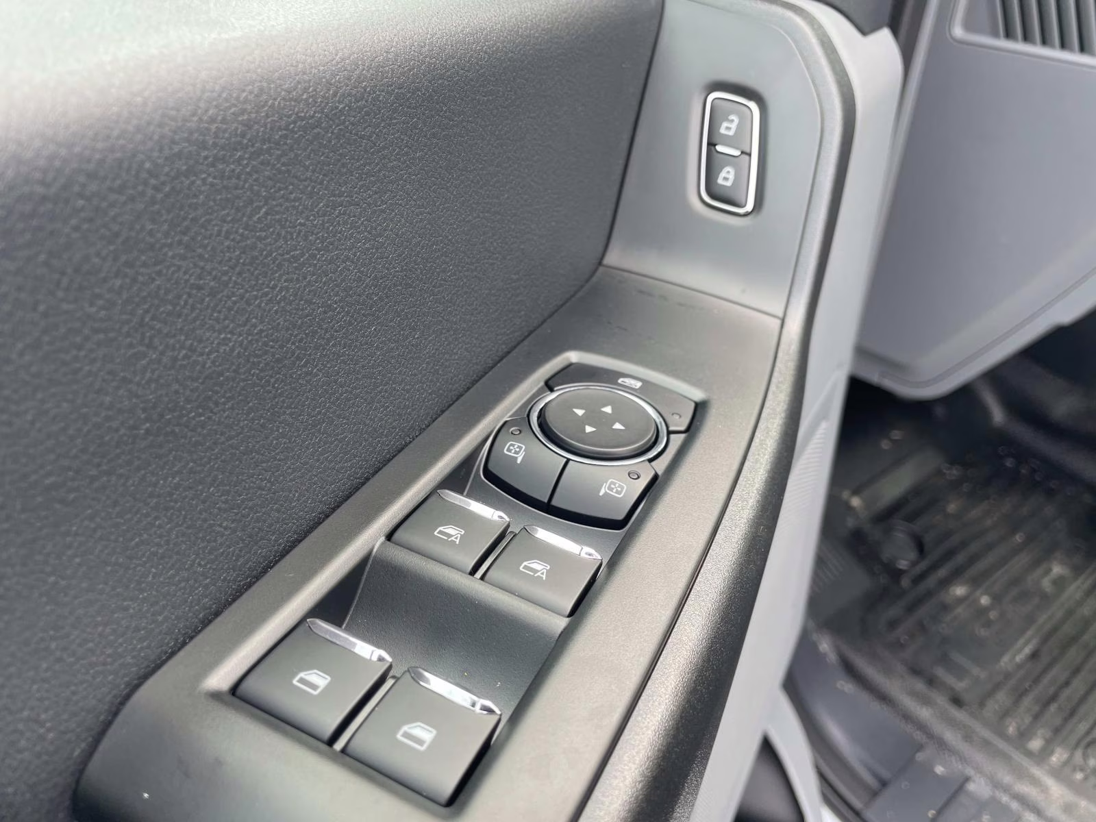 2025 Oxford White Ford Super Duty F-250 SRW XL 4X4 Truck